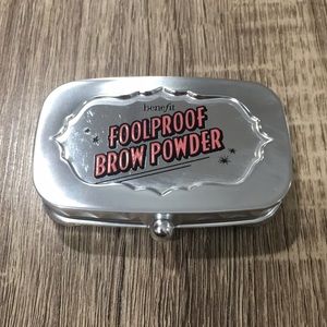 Benefit fool proof brow powder in shade 3